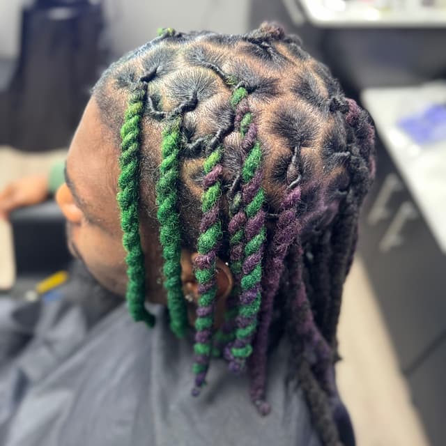 Deluxe Loc Membership at The Luna Look in Surprise, AZ